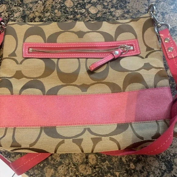 Vintage Coach Brown and Pink Signature Shoulder Bag preowned - Picture 5 of 14